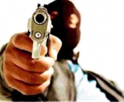  Homem encapuzado rouba carro de funcionário da prefeitura de ...